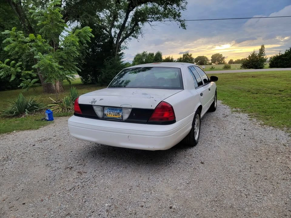 2008 Ford Crown Victoria - Image 2 of 18