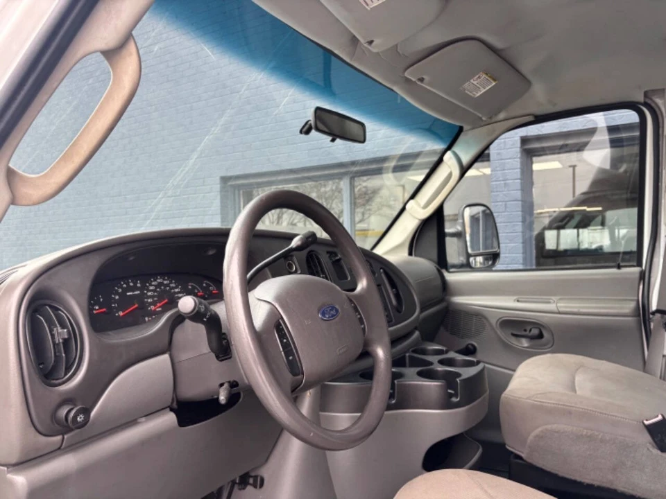 2008 Ford Econoline Van - Image 9 of 12