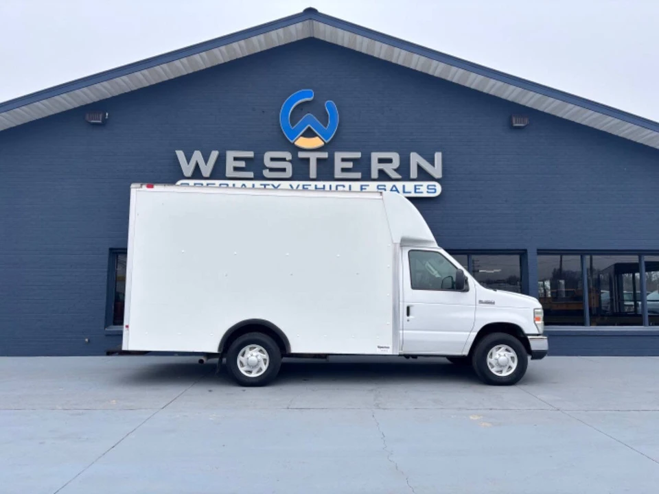 2008 Ford Econoline Van - Image 2 of 12