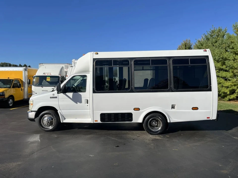 2008 Ford Econoline Van - Image 2 of 12