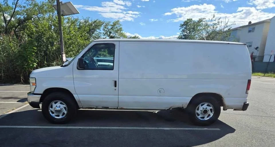 2008 Ford Econoline Van - Image 2 of 3