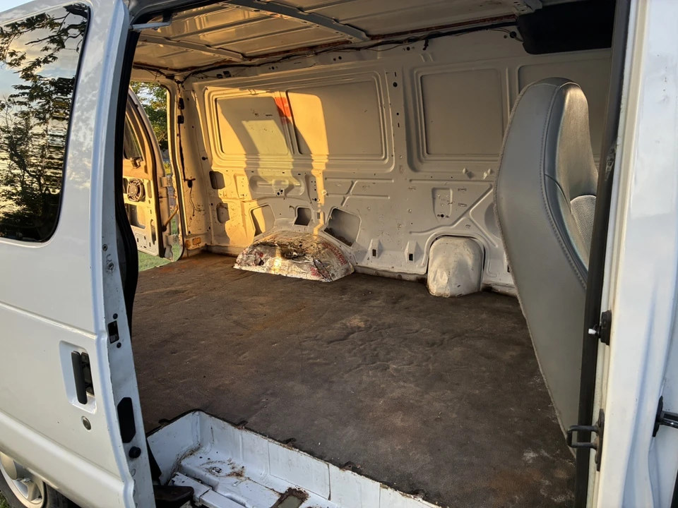 2008 Ford Econoline Van - Image 16 of 25