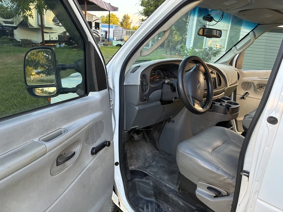 2008 Ford Econoline Van - Image 2 of 25