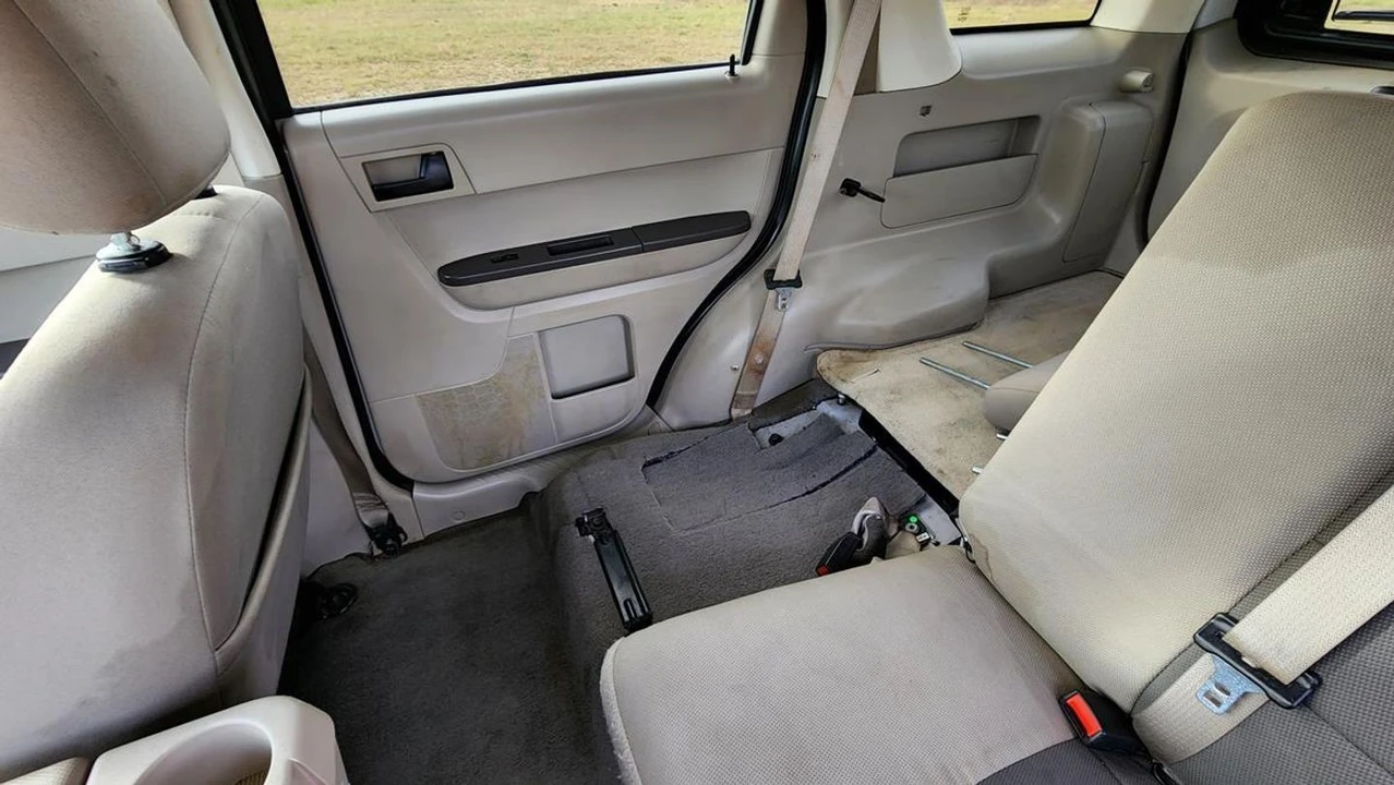 2008 Ford Escape - Image 19 of 21