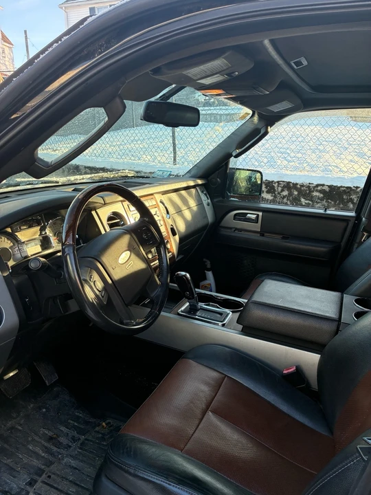 2008 Ford Expedition 3rd Gen - Image 3 of 10