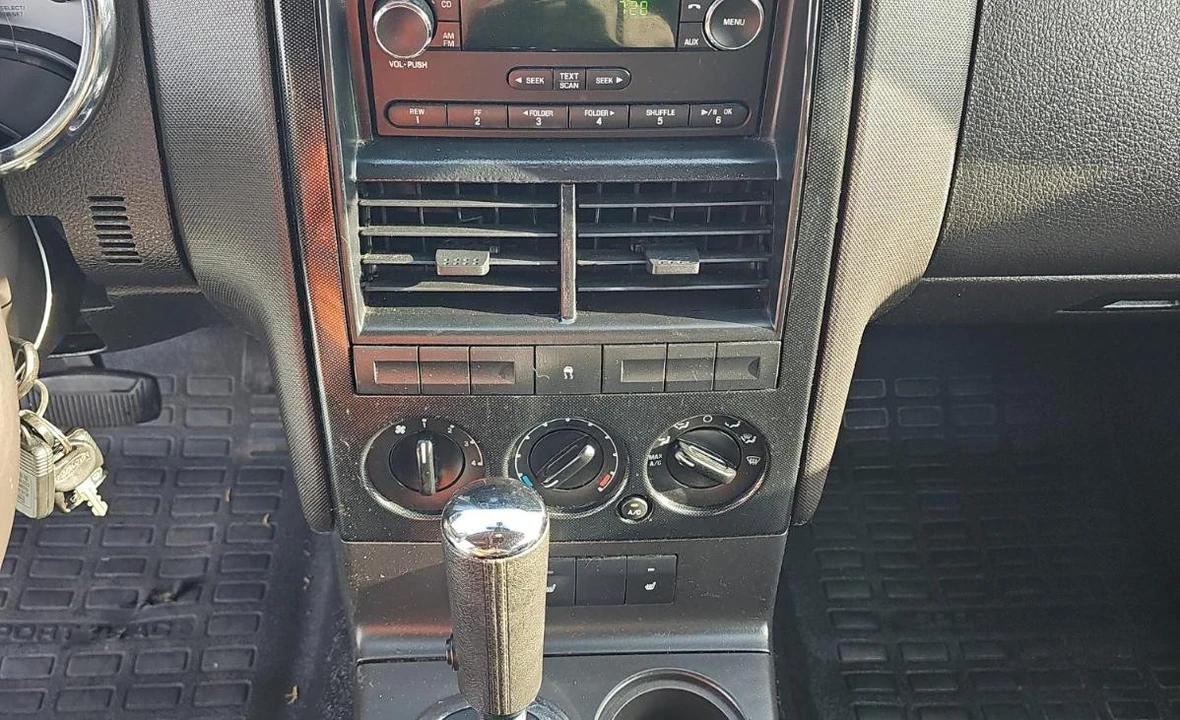 2008 Ford Explorer Sport Trac - Image 10 of 12