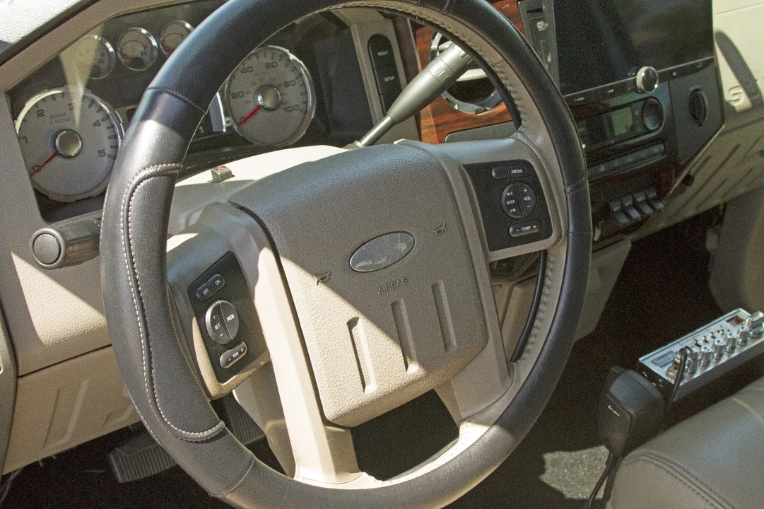 2008 Ford Excursion - Image 7 of 24