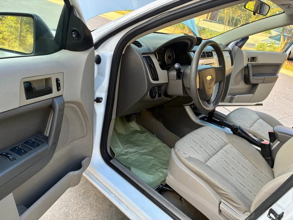 2008 Ford Focus 2nd Gen - Image 8 of 17