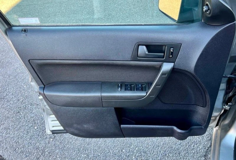 2008 Ford Focus 2nd Gen - Image 3 of 12