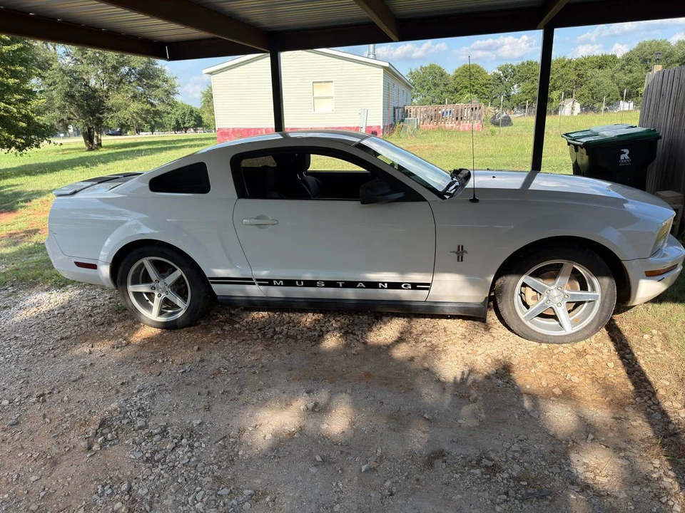 2008 Ford S197 Mustang - Image 5 of 10