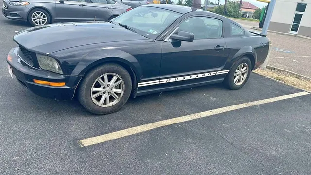 2008 Ford Mustang V6 Coupe 2D