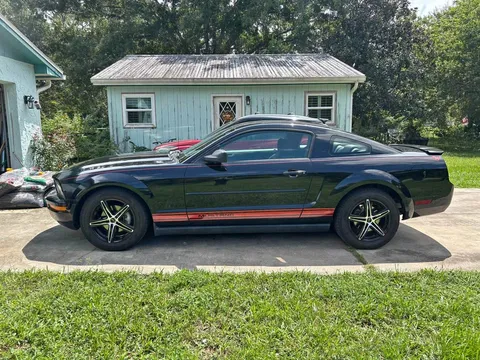 2008 Ford Mustang V6 Coupe 2D