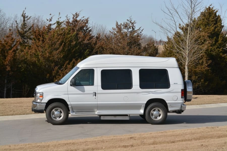 2008 Ford Econoline Van - Image 2 of 12