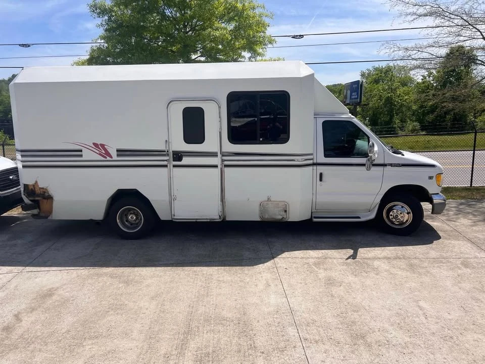 2008 Ford Econoline Van - Image 2 of 18