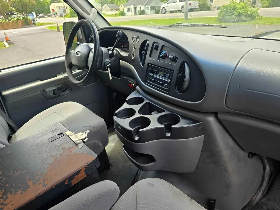 2008 Ford Econoline Van - Image 13 of 14