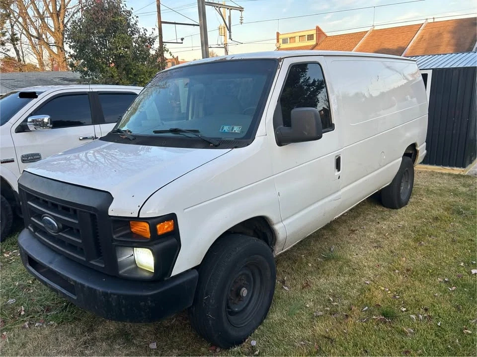 2008 Ford Econoline Van - Image 2 of 8