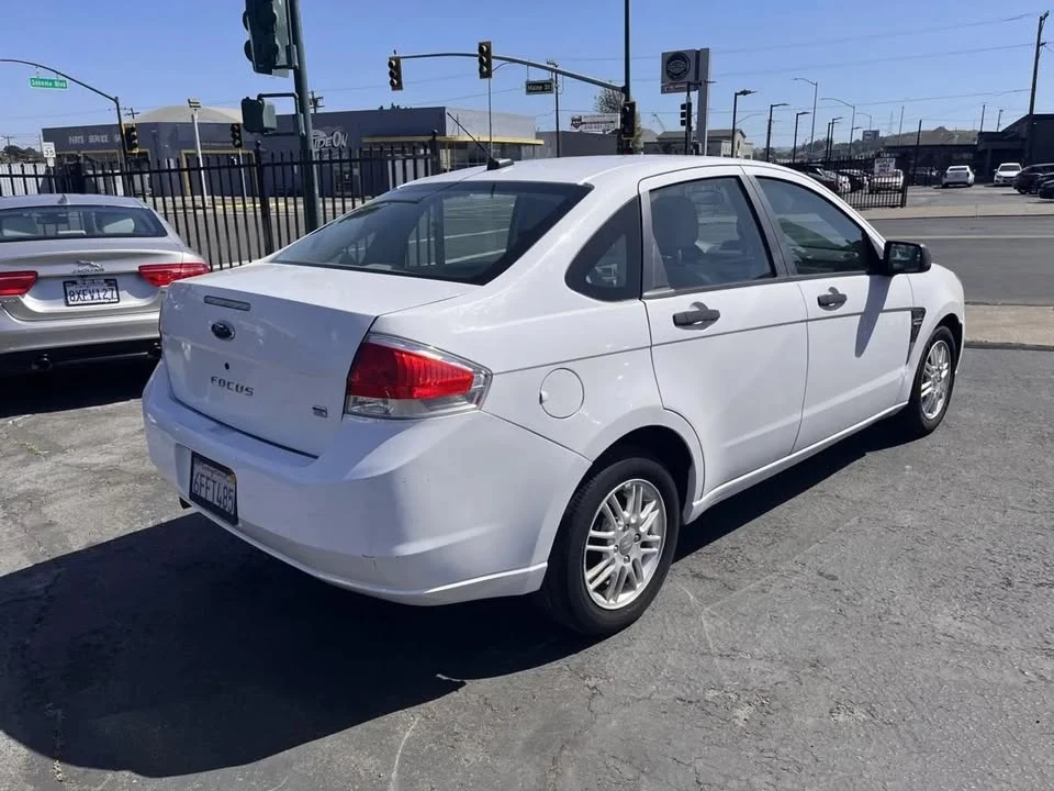 2008 Ford Focus 2nd Gen - Image 2 of 16