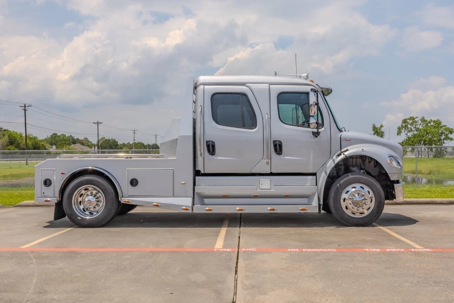 2008 Freightliner - Image 2 of 21