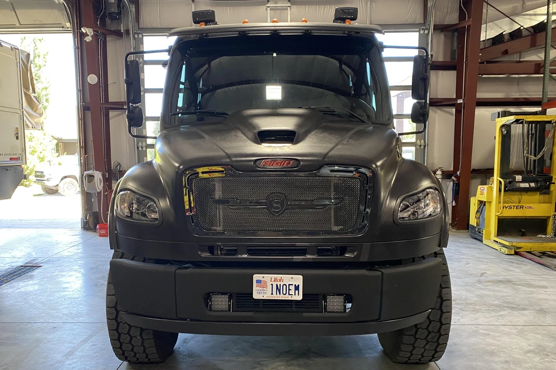 2008 Freightliner - Image 2 of 31