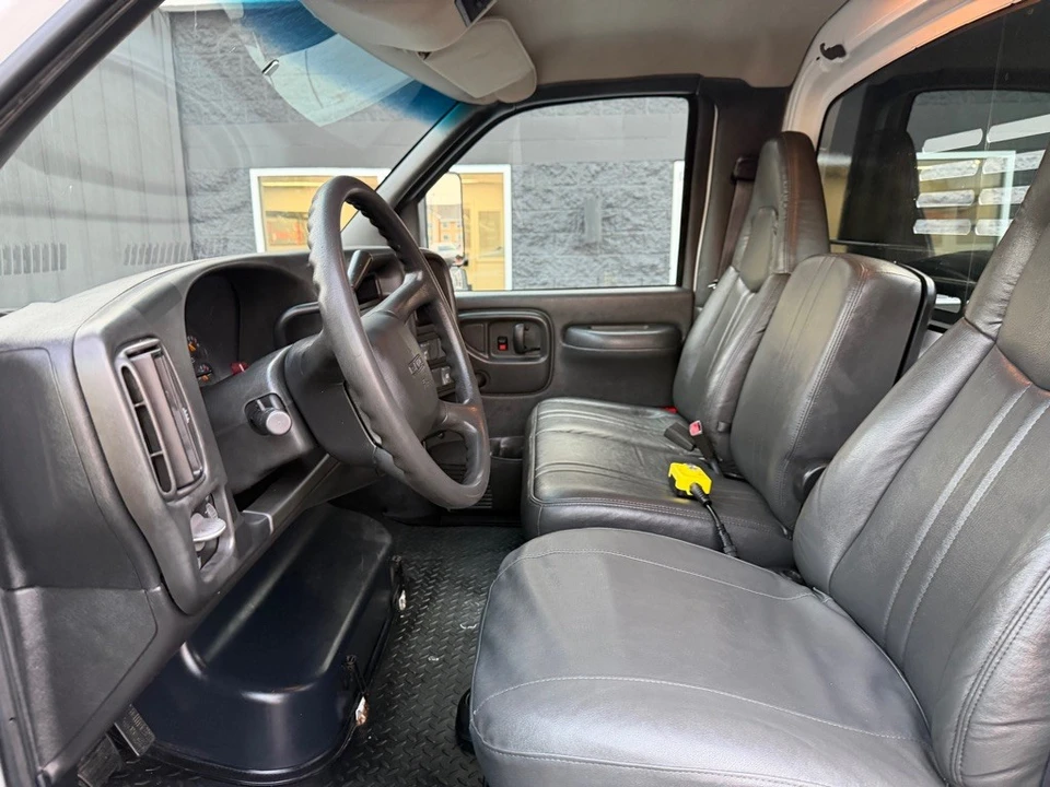 2008 GMC TopKick - Image 11 of 20