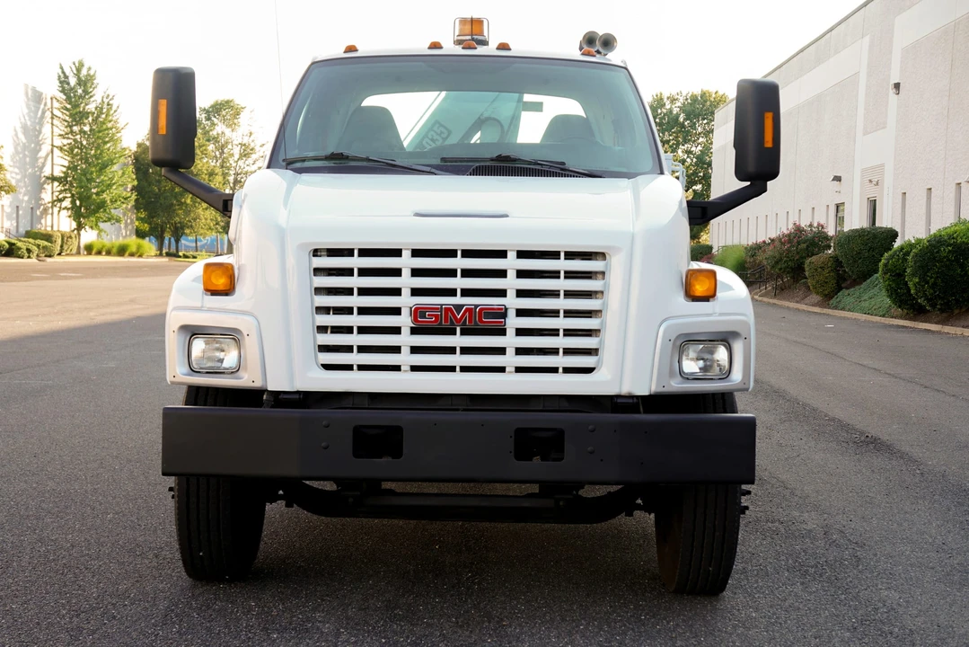 2008 GMC TopKick - Image 2 of 31