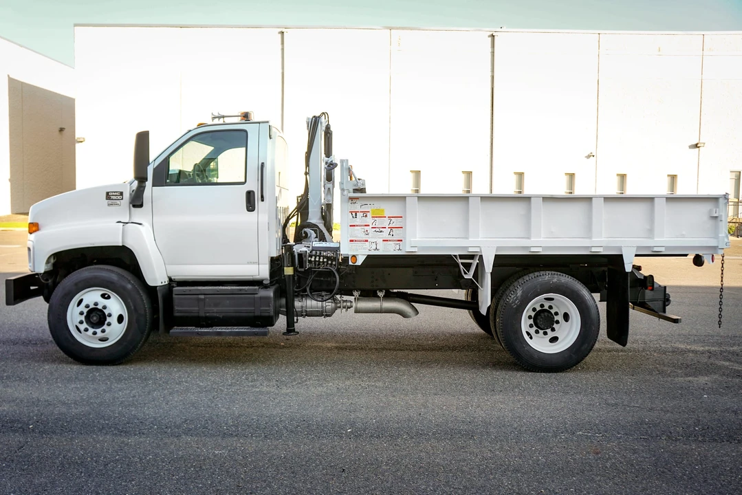2008 GMC TopKick - Image 8 of 31