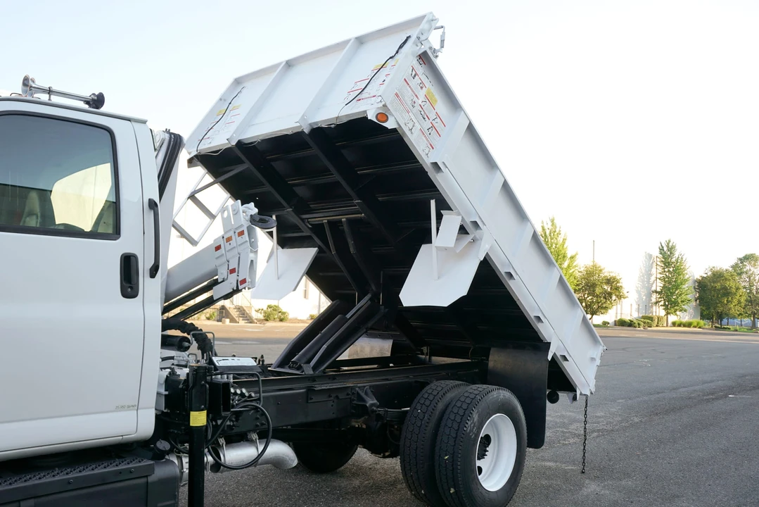 2008 GMC TopKick - Image 15 of 31
