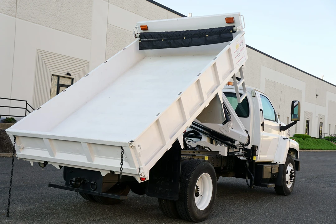 2008 GMC TopKick - Image 14 of 31
