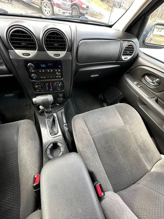 2008 GMC Envoy - Image 10 of 12