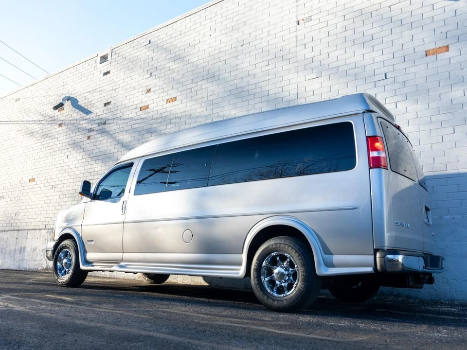 2008 GMC Savana - Image 3 of 31