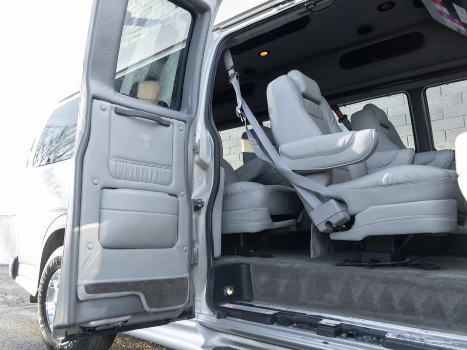 2008 GMC Savana - Image 24 of 31
