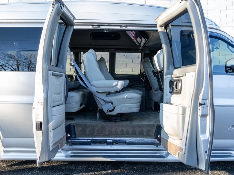 2008 GMC Savana - Image 22 of 31