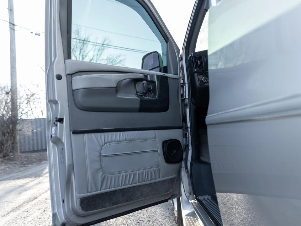 2008 GMC Savana - Image 23 of 31