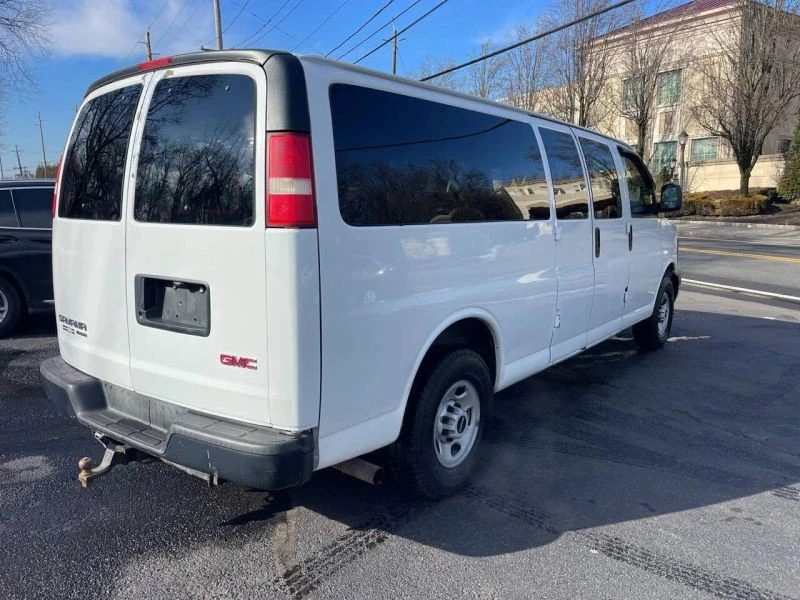 2008 GMC Savana - Image 4 of 12