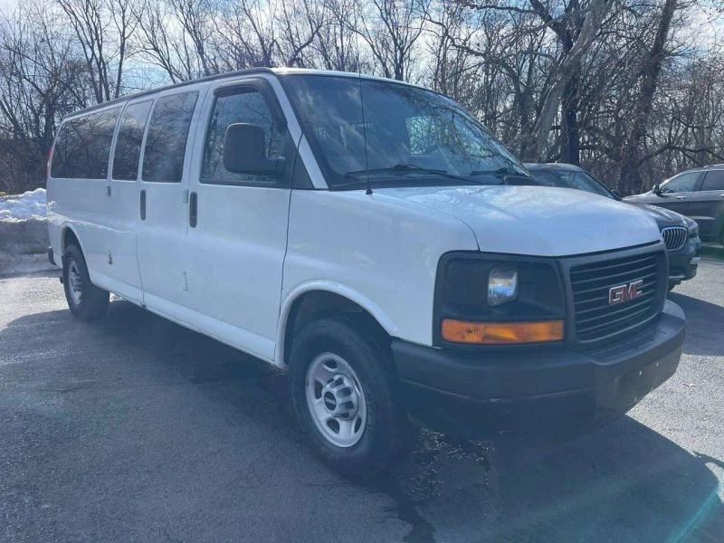 2008 GMC Savana - Image 2 of 12