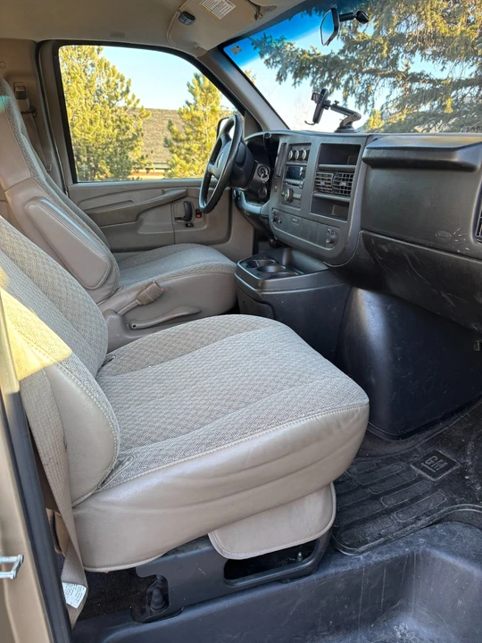 2008 GMC Savana - Image 11 of 14
