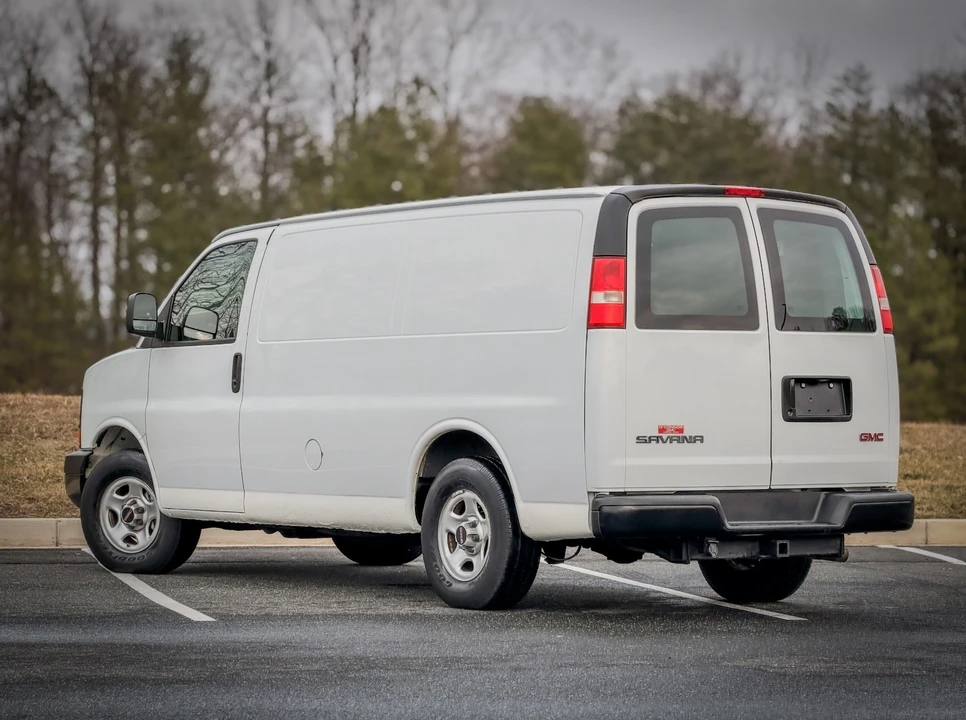 2008 GMC Savana - Image 11 of 21