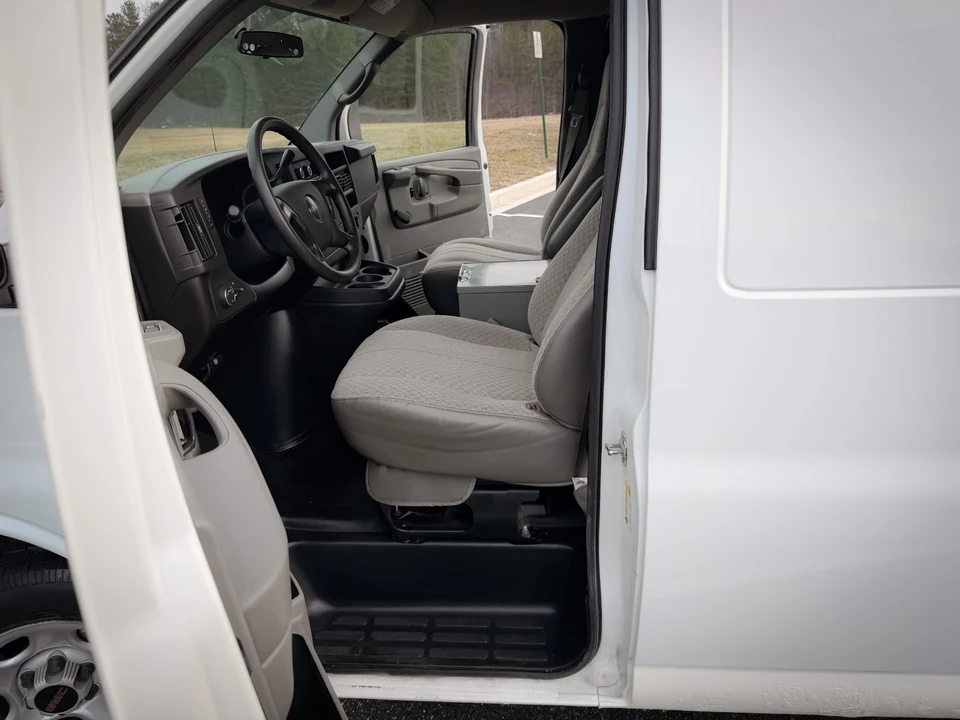 2008 GMC Savana - Image 16 of 21