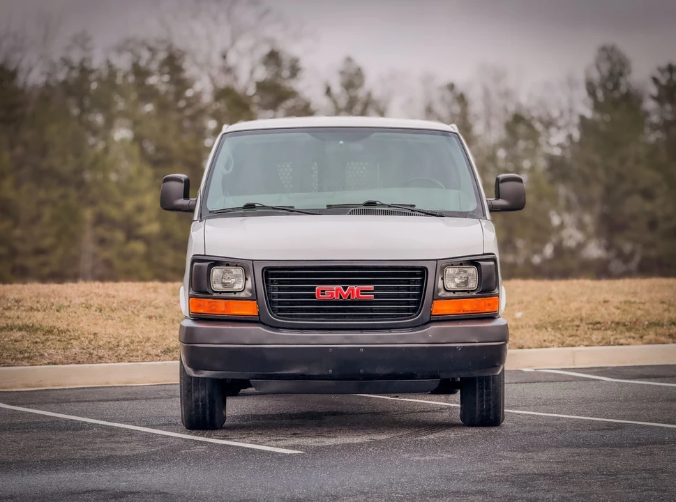 2008 GMC Savana - Image 3 of 21