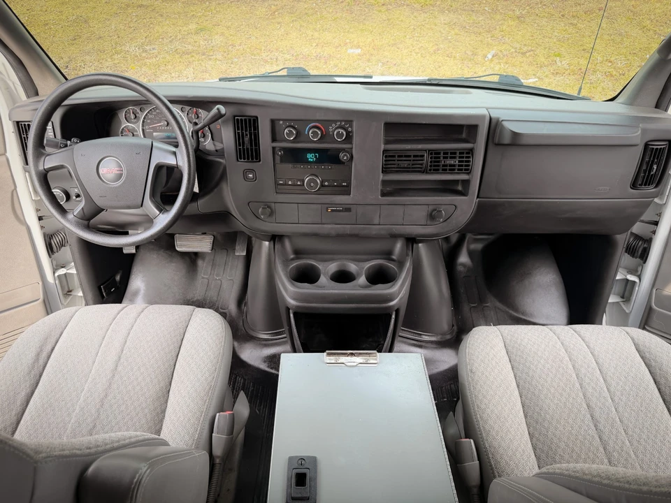 2008 GMC Savana - Image 13 of 21
