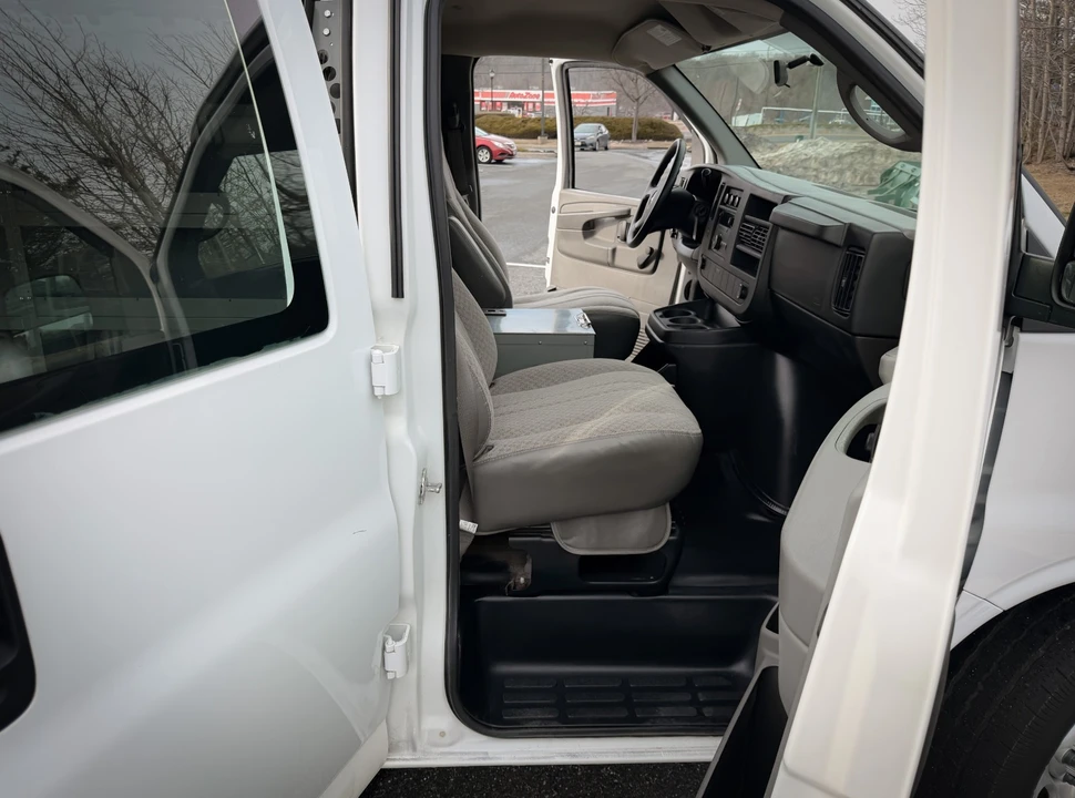 2008 GMC Savana - Image 20 of 21