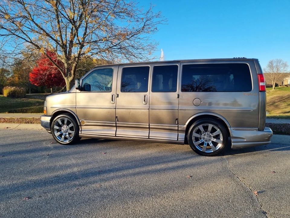 2008 GMC Savana - Image 13 of 21