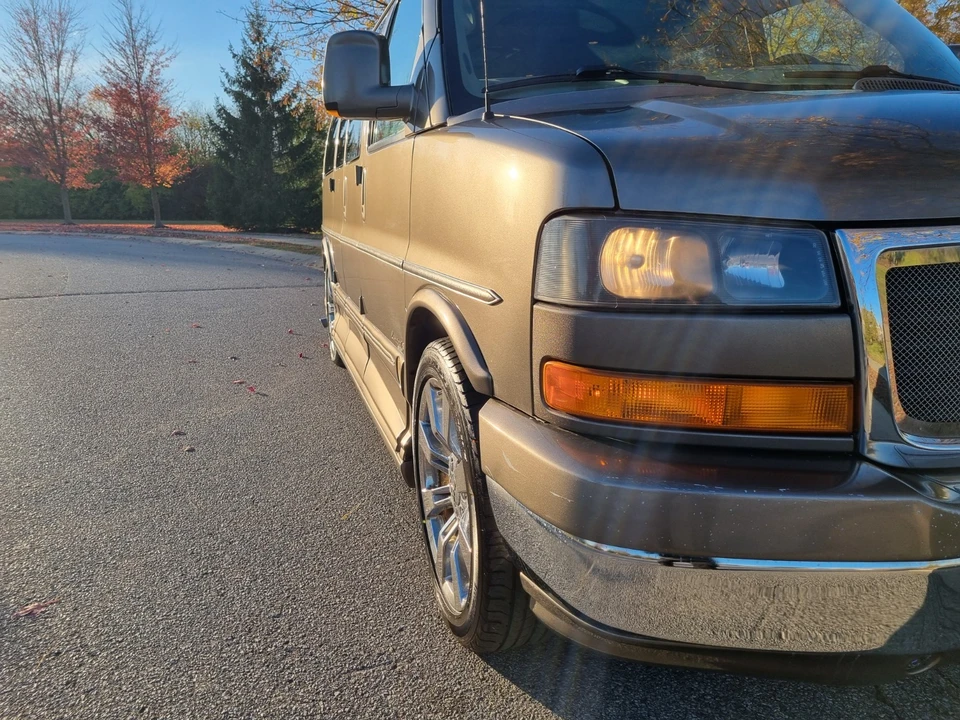 2008 GMC Savana - Image 11 of 21