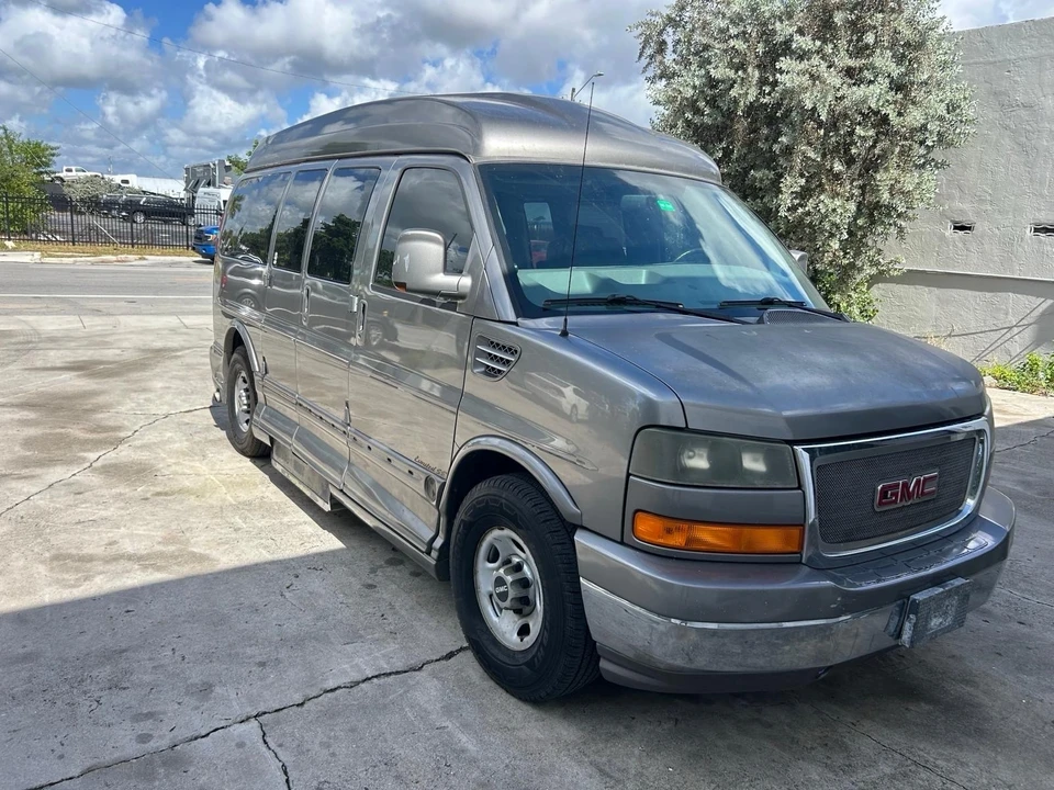 2008 GMC Savana - Image 16 of 21