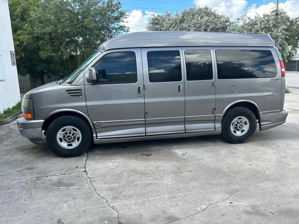 2008 GMC Savana - Image 11 of 21