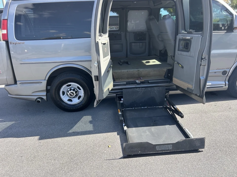2008 GMC Savana - Image 10 of 21