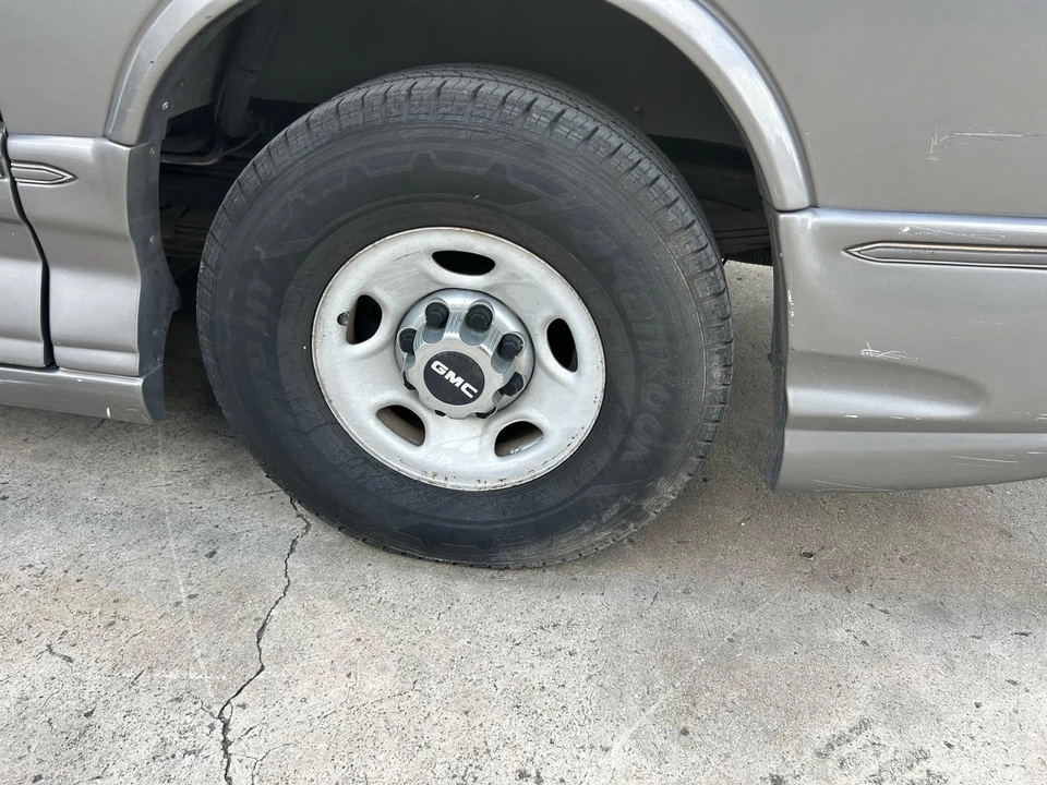 2008 GMC Savana - Image 15 of 21
