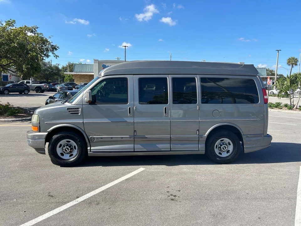 2008 GMC Savana - Image 2 of 21