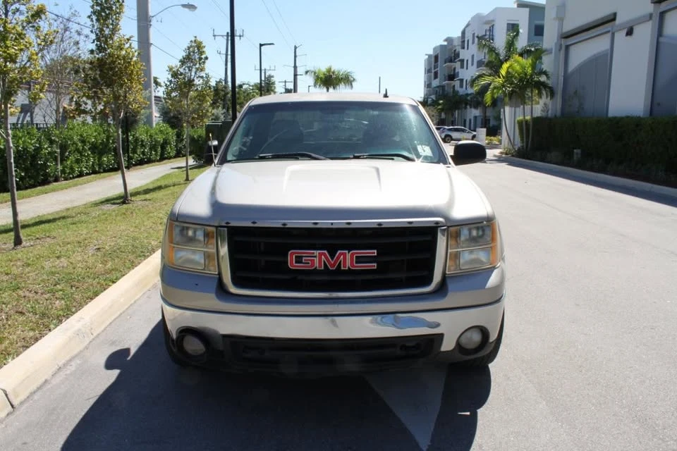 2008 GMC Sierra 3rd Gen - Image 2 of 10