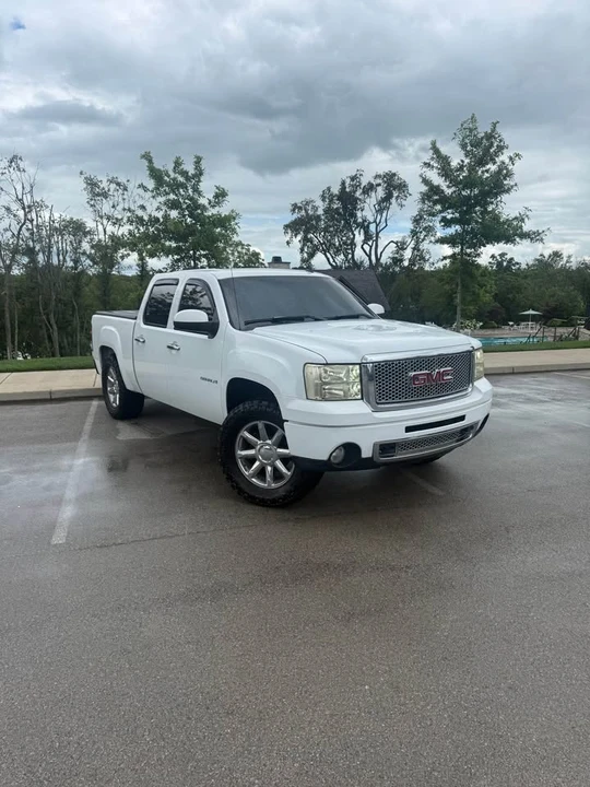 2008 GMC Sierra 3rd Gen - Image 2 of 9